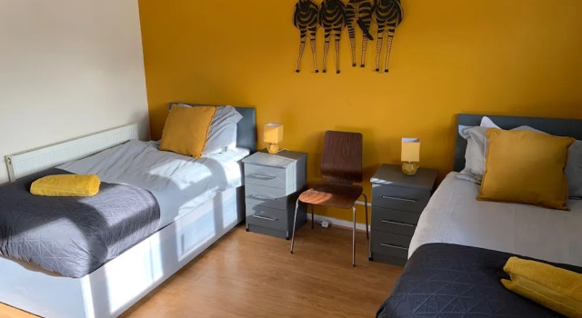 New Cross Mews 4 Bedroom 2 Bathrooms Fast Wifi Parking Sleeps up to 12, Забронировать Отель Отели Англии 3 звезды, 3*