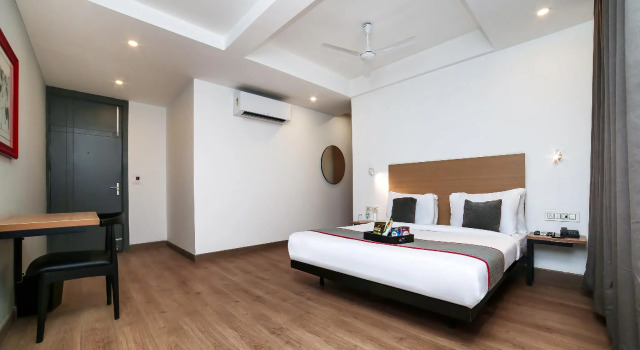 OYO Townhouse 068 Sohna Road 2, Забронировать Отель Гургаон 