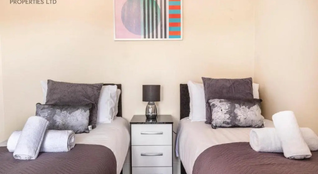 Апартаменты 2 Bed Apartment Sleeps 5 - Free Parking, Balcony