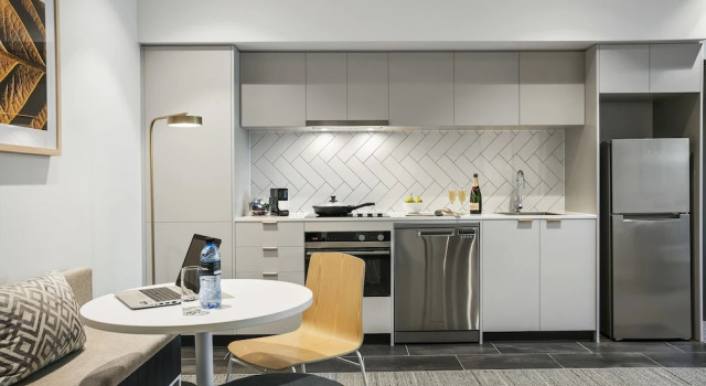 Апартаменты Executive с 2 комнатами с балконом Quest Canberra City Walk