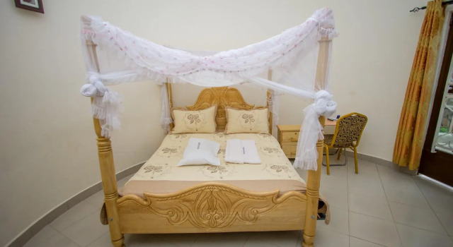 Trek Savannah Hotel, Réserver Hôtel Ruhaama 