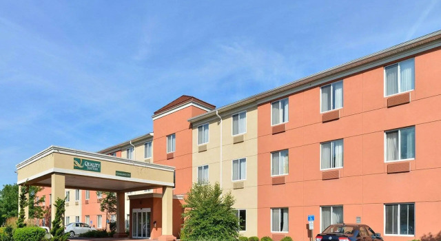 Номер Standard Quality Suites Stratford