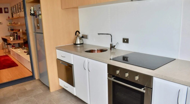 Upscale 2 Bedroom Apartment With Balcony in CBD, Забронировать Апартаменты/квартира Апартаменты Мельбурна, рядом с Дегрейвс-стрит, Апартаменты/квартира