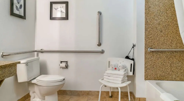 Люкс c 1 комнатой Country Inn & Suites by Radisson, Rossford - Toledo South