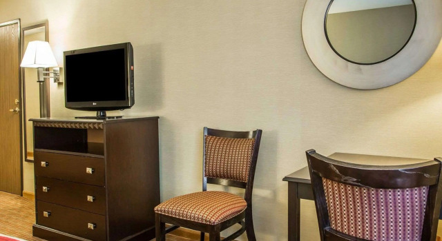 Четырёхместный номер Standard Quality Inn Greenville North