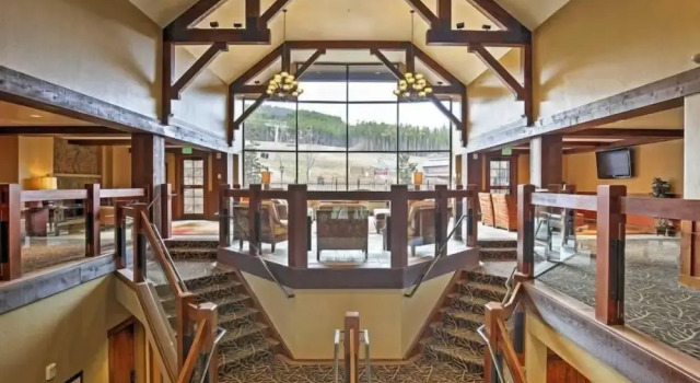 Номер Standard Crystal Peak Lodge 2 Bedroom Ski in, Ski out Slopeside Condo at the Base of Peak 7