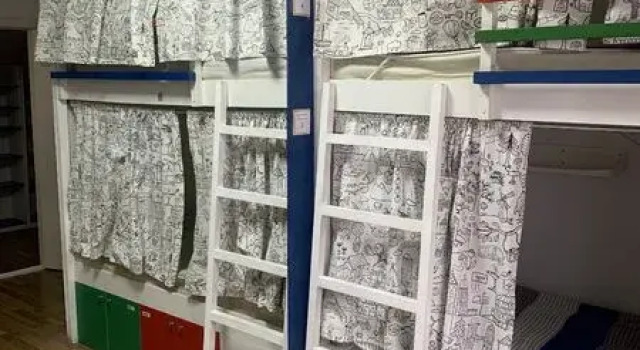 Кровать в общем номере (мужской номер) Хостел Семья