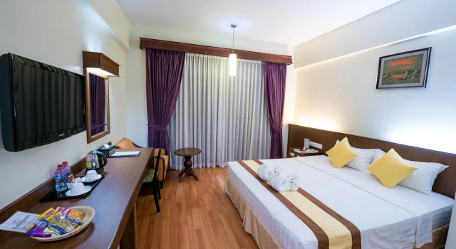 Castle Hotel, Buchen Sie Hotel Hotels in Kandal mit Parkplatz, Parkplätze