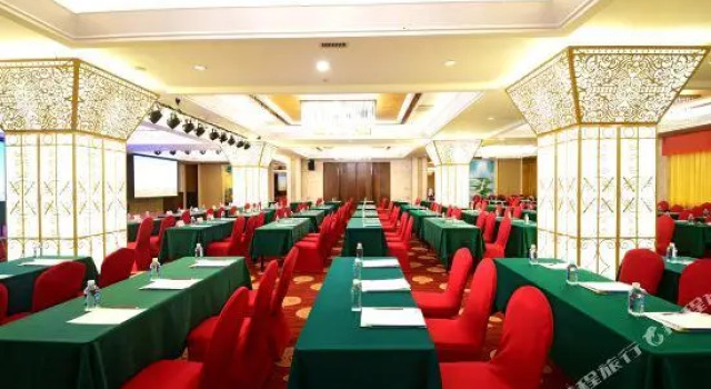 Люкс Business Golden Sea View Hotel Haikou