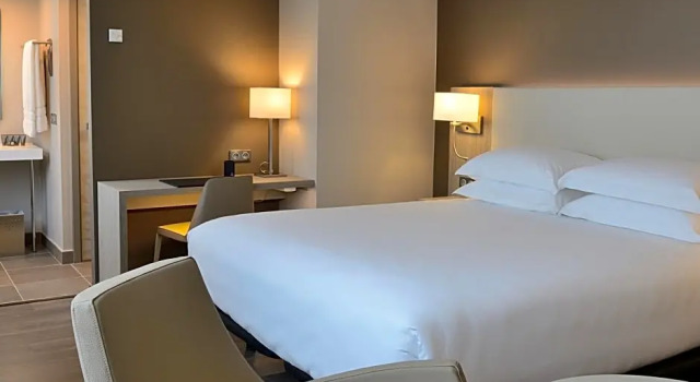 Номер Executive AC Hotel by Marriott Marseille Prado Vélodrome