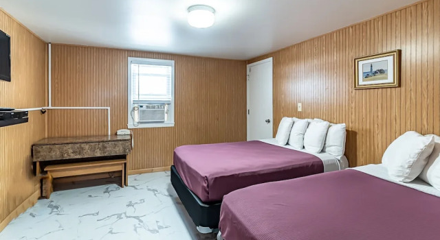 Четырёхместный номер Deluxe Boardwalk Sand & Surf Beach Hotel Oceanfront