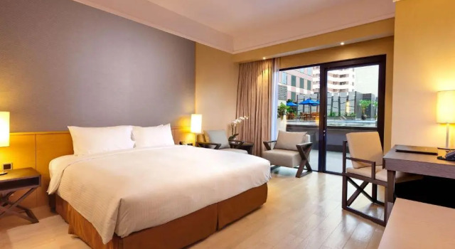 Havuz manzaralı Lüks çift kişilik oda Grand Mercure Roxy Hotel
