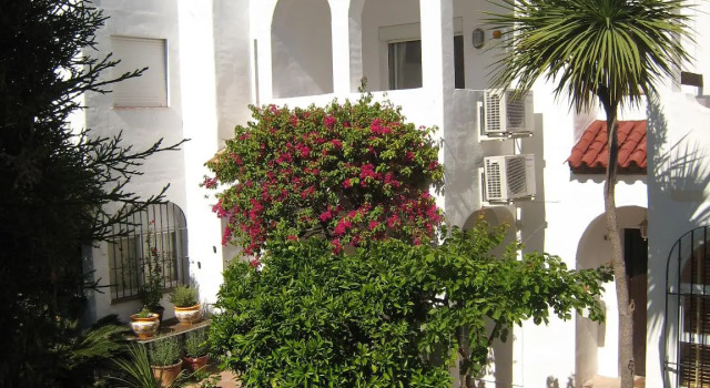 Beautiful Town House With Air Conditioning In Secure Urbanisation Internet, Забронировать Отель Отели Эстепона 3 звезды, рядом с Теннисный корт Bel Air, 3*