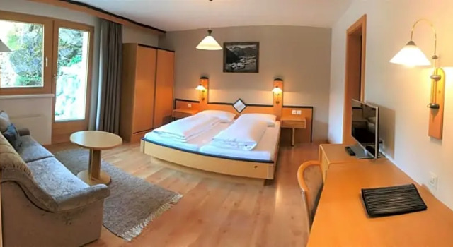 Hotel Garni Aurora, Book Hotel Samnaun Engadin
