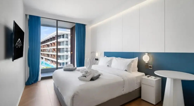 Апартаменты Premier 3-bedroom Apartment E333 Beachfront