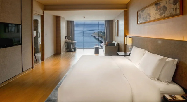 Номер Premium Crowne Plaza Hangzhou Thousand Island Lake by IHG