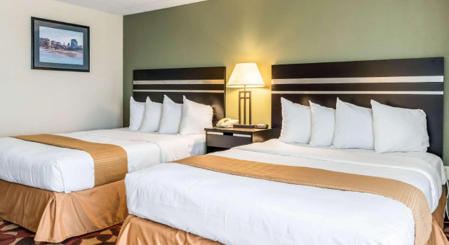 Четырёхместный номер Standard Days Inn By Wyndham Carlisle North