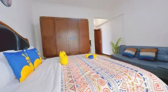 Семейный люкс с 3 комнатами Chinese Yijuju B&B (Xinhua Ideal City Branch)