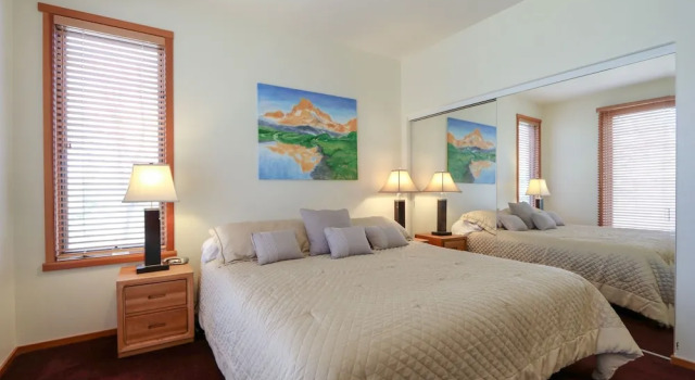 Snowcreek V 999 Mammoth Mountain Views, Private Washer Dryer, Pet-Friendly by RedAwning