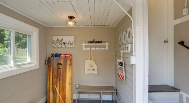 Welcoming Willoughby Home: 1 Mi to Historic Dtwn, Buchen Sie Hotel Willoughby Hills Ohio