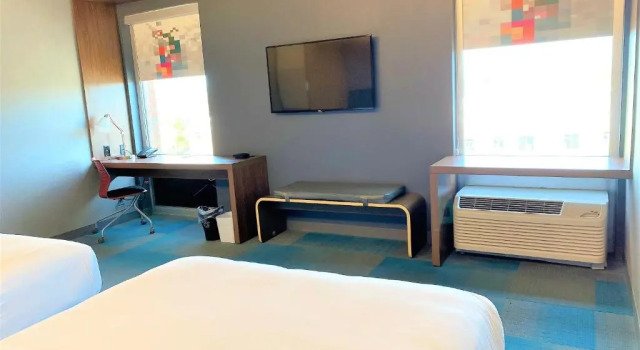 Четырёхместный номер Standard Aloft by Marriott Raleigh