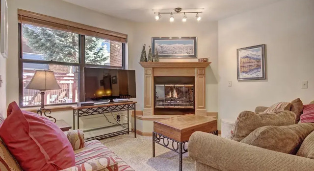 Номер Standard Cozy + Convenient 1br - Just Steps To Vibrant Apres-ski 4ppl 1 Bedroom Condo by RedAwning