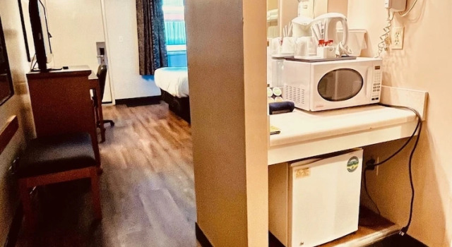 Четырёхместный номер Standard Royal Hotel Lloydminster