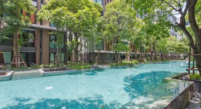 Condo NearBTS Bigpool Gym FastWifi Checkin24h 02