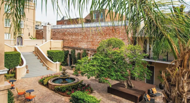 Четырёхместный номер Premier Hotel de la Poste - French Quarter, A Renaissance Hotel
