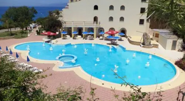 Grand Hotel Esperia, Varaa Hotelli Pizzo Calabria