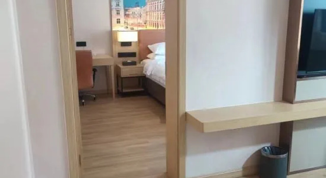 Люкс Vienna Hotel (Jiujiang Binjiang Road  Pedestrian Street)