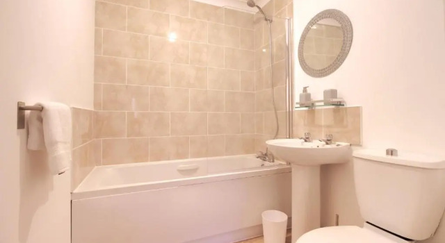 Central, Stylish 2-bed Apartment, with allocated parking, Забронировать Апартаменты/квартира Уэйкфилд Западный Йоркшир, рядом с Часовня Пресвятой Девы Марии
