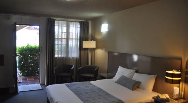 Номер Deluxe In Town Motor Inn