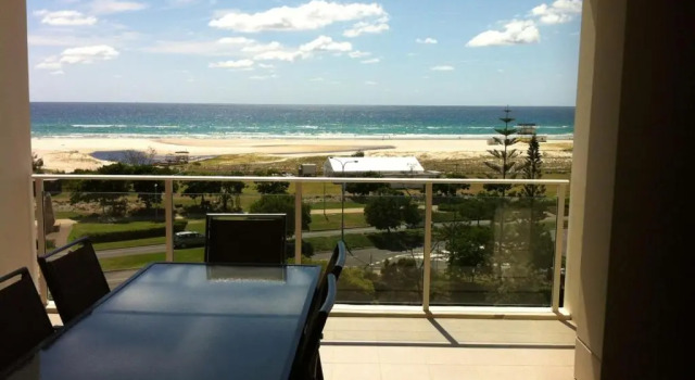 Апартаменты Kirra Surf Apartments