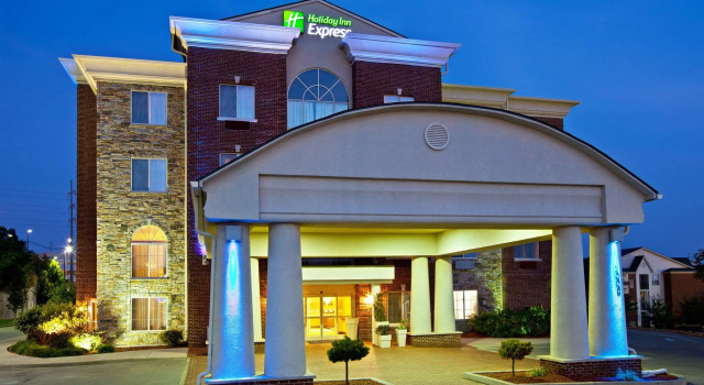 Holiday Inn Express Hotel & Suites Lexington-Downtown University by IHG, Забронировать Отель Лексингтон Bourbon Trail Kentucky, рядом с Mary Todd Lincoln House
