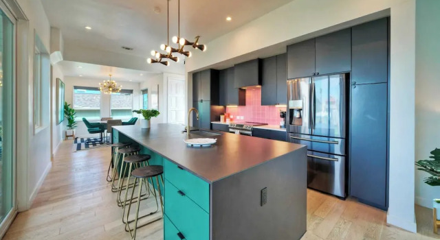 Sleeps 20 2 Modern Homes w/ Private Pool, Deck+patio 3-min Walk to the Beach, Boek Vakantiehuis Port Aransas 