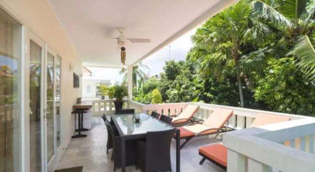 Номер Standard Пентхаус с 3 комнатами с балконом Beach Melati Apartments