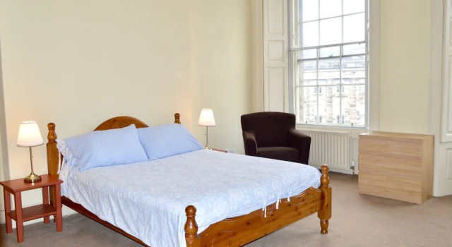 Charming Traditional 2 Bedroom Flat in Edinburgh New Town, Забронировать Отель Новый город Эдинбург, рядом с Национальный музей Шотландии