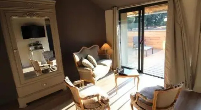 L Orcelière, Rezerwuj Hotel Hotele w Aizenay z basenem, Basen