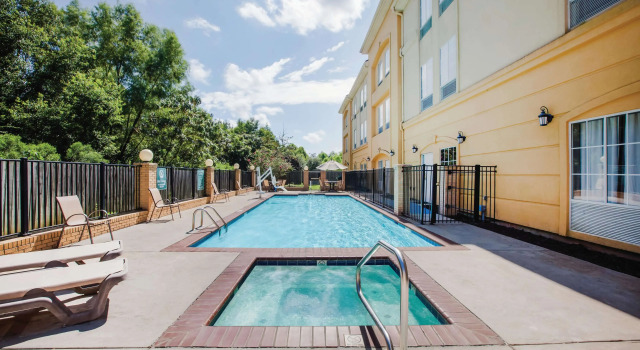 La Quinta by Wyndham Baton Rouge Denham Springs, Buchen Sie Hotel SPA-Hotels in Louisiana, SPA