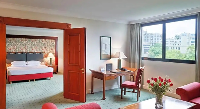 Люкс Executive Hilton Hanoi Opera