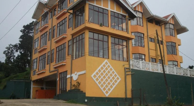 Leisure Village, Забронировать Отель Нувара-Элия 