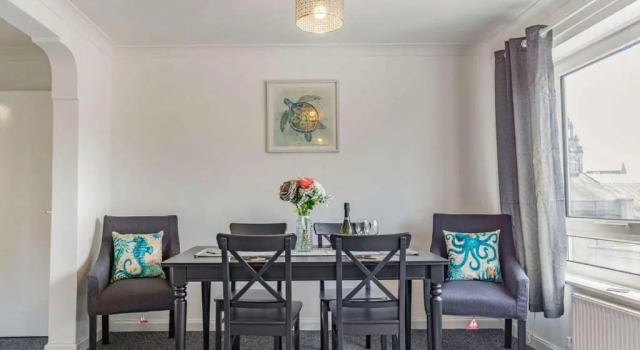 Lovely Apartment 2 King & 2 Single Beds, Забронировать Апартаменты/квартира Апартаменты Торки, рядом с Художественно-исторический музей Торр-Эбби, Апартаменты/квартира