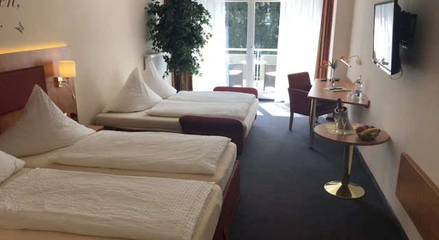 Четырёхместный номер Comfort с балконом Hotel Häfner