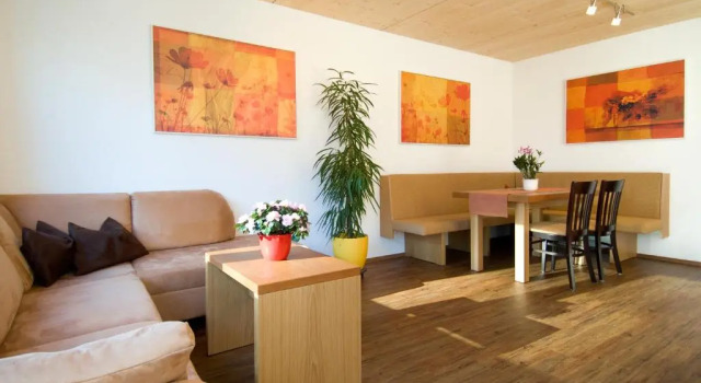 Apart Marienberg, Rezerwuj Hotel Hotele w Tyrol z parkingiem, Parking