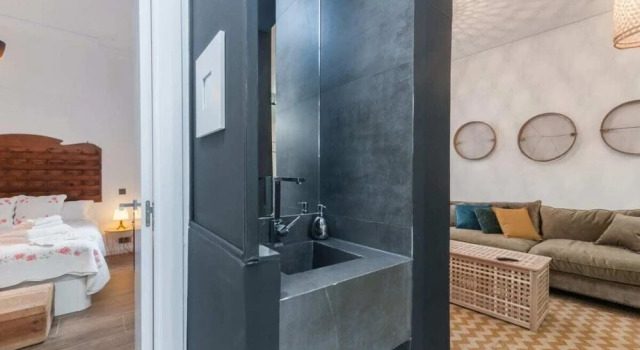 Spacious Designer Two Bed Apartment in Malasaña, Забронировать Апартаменты/квартира Мадрид Провинция Мадрид, рядом с Дом-музей Лопе де Вега