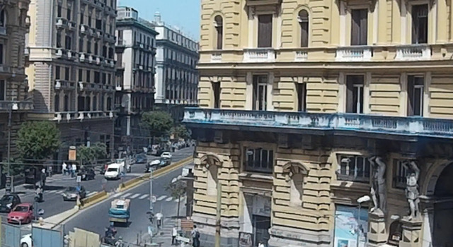 Be Italian Flat Duomo 10, Забронировать Отель Отели Неаполя с парковкой, рядом с Ospedale degli Incurabili, Парковка