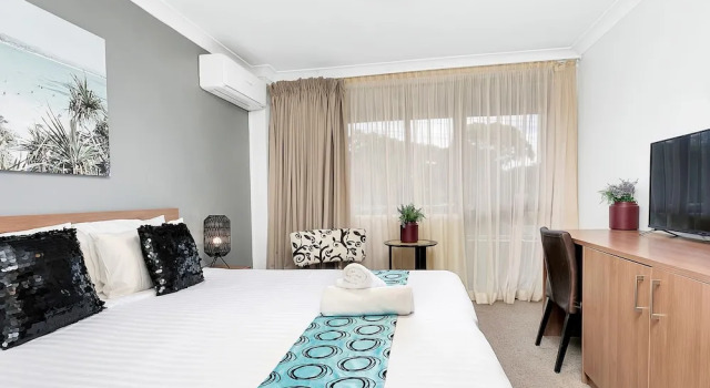 Люкс с балконом Peninsula Nelson Bay Motel and Serviced Apartments