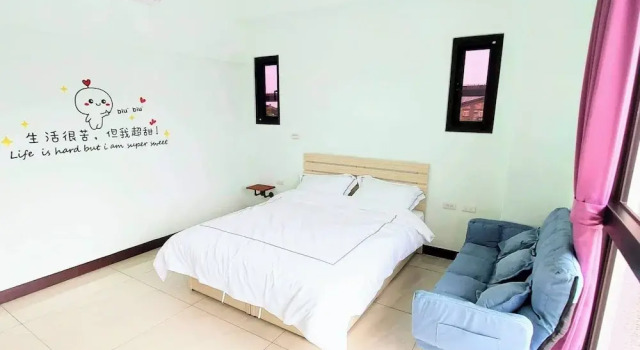 Villa 4 Zimmer mit Balkon und mit Blick auf den Innenhof Xian Jing B&B