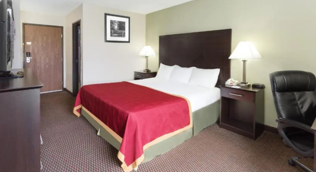 Standard Zimmer Baymont by Wyndham Beloit